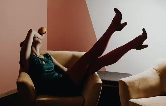 Fiatal nő a lábak visszérrel